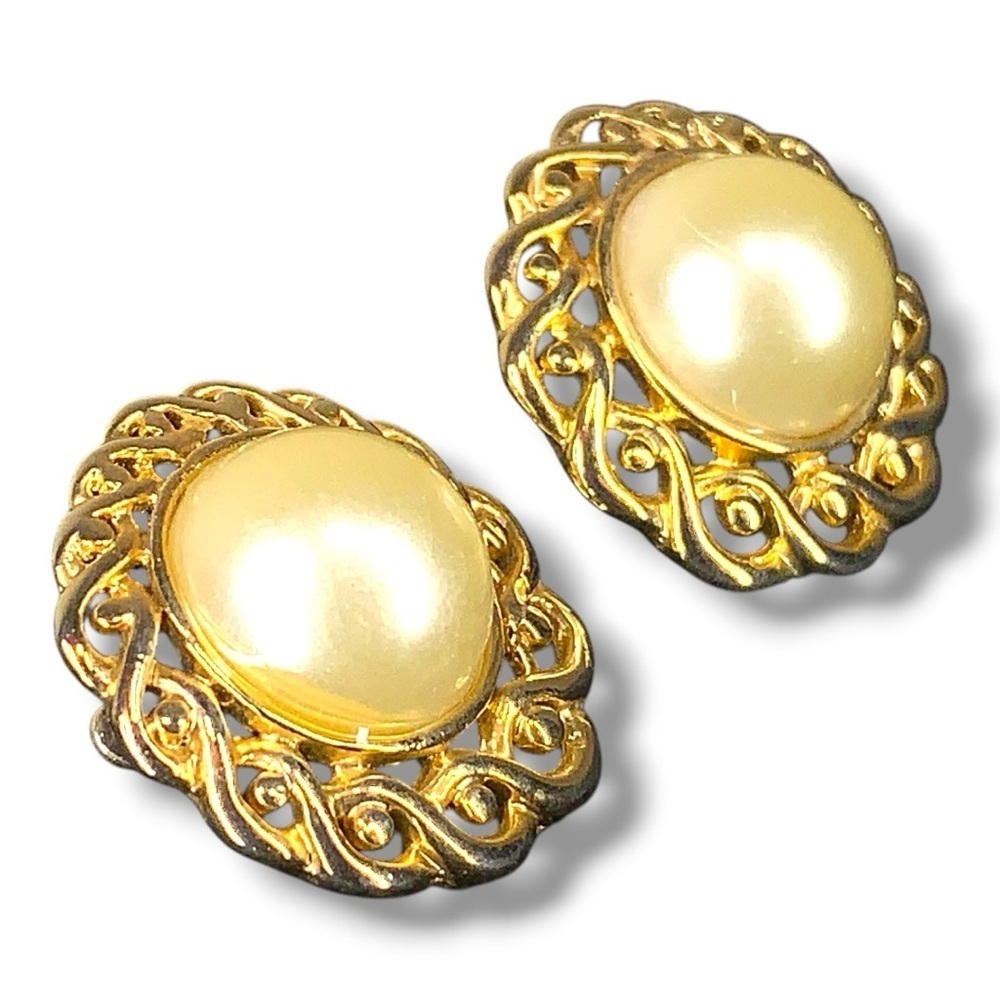 Vintage Gold Ornate Faux Pearl Earrings Post Butterfly Back
Wedding Formal Event